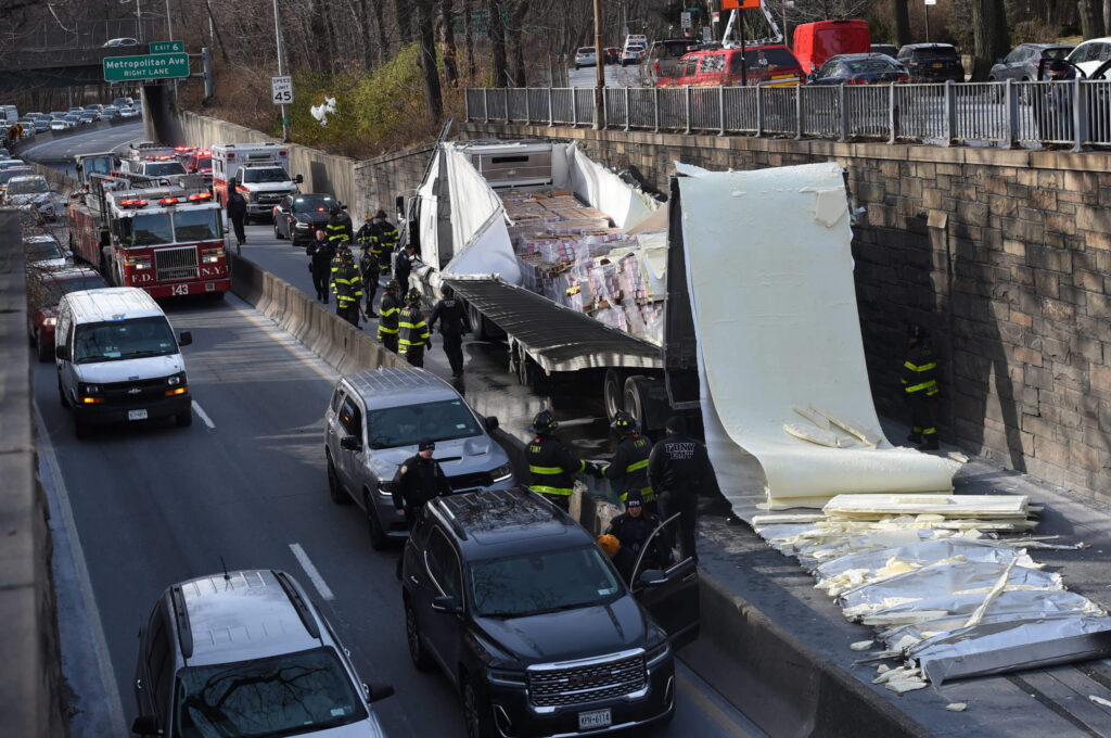 truck accident attorney laurelton queens - commercial truck accident lawyers