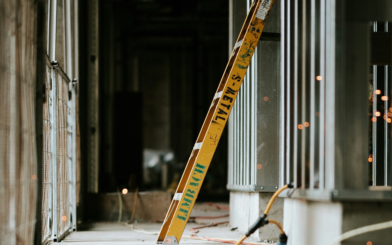 Worker on a ladder at a home renovation site, the kind of fall a construction accident lawyer in Rosedale reviews under Labor Law 240