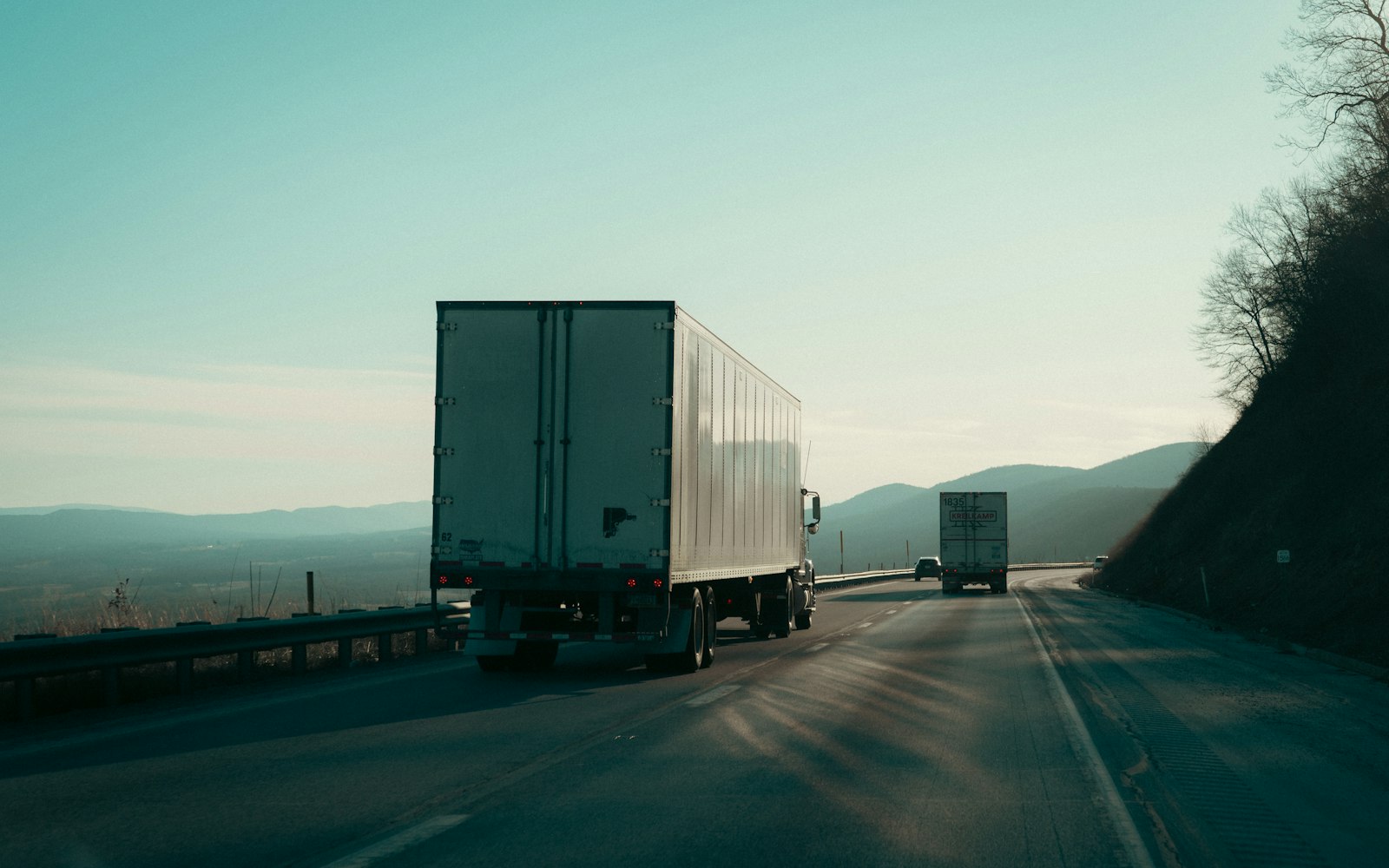 Tractor-trailer on a highway near an airport cargo route, the kind of crash a truck accident lawyer in Rosedale handles