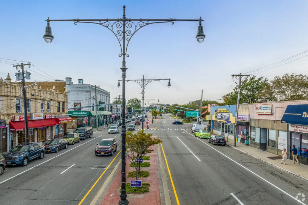 Bellrose Queens Truck Accident LAwyer