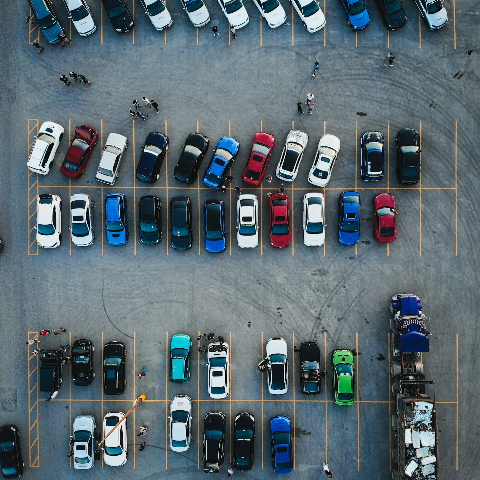 Car accident lawyer Westbury: cars parked in a large parking lot during the day
