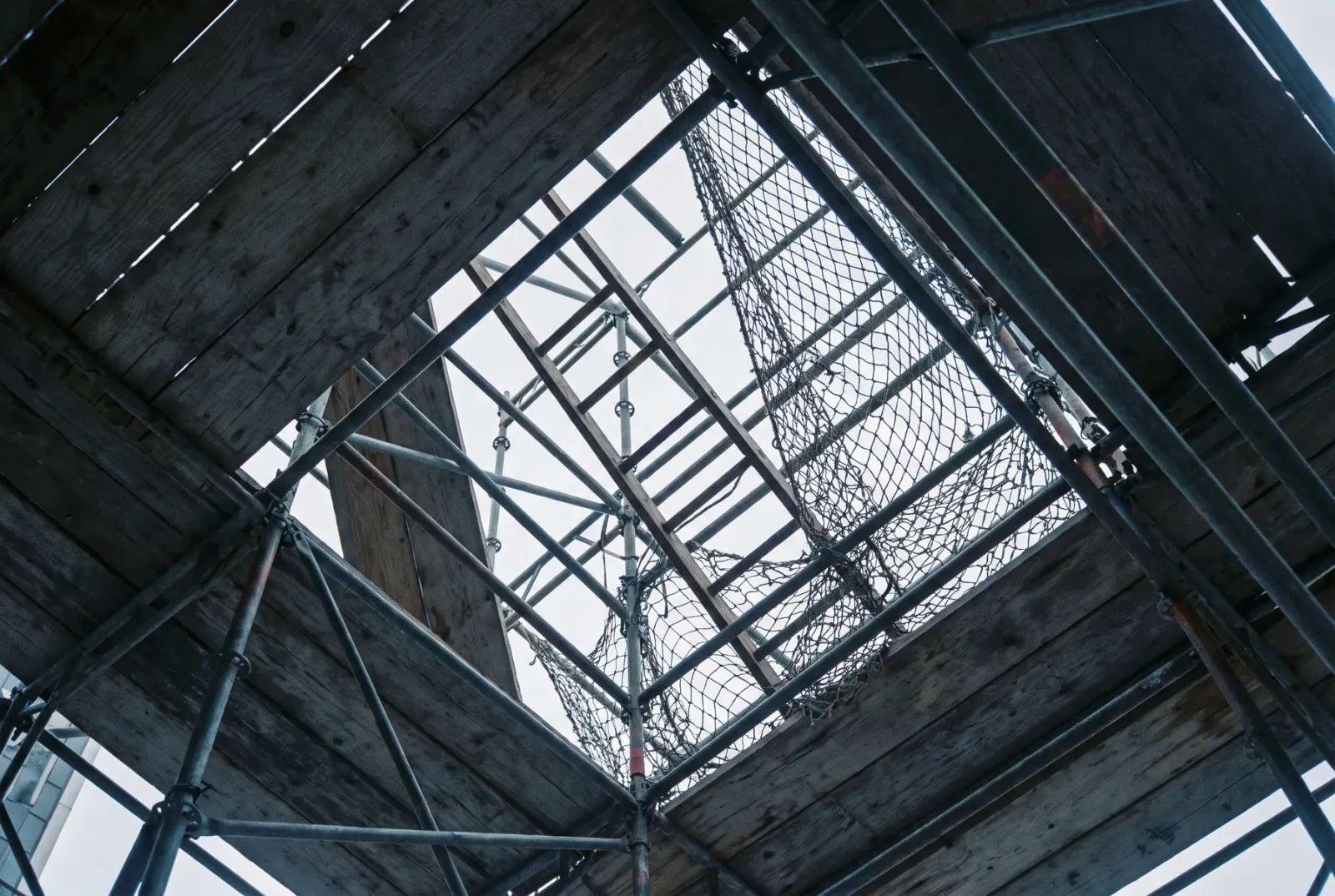 New York crane accident lawyer: steel framework on a New York construction site