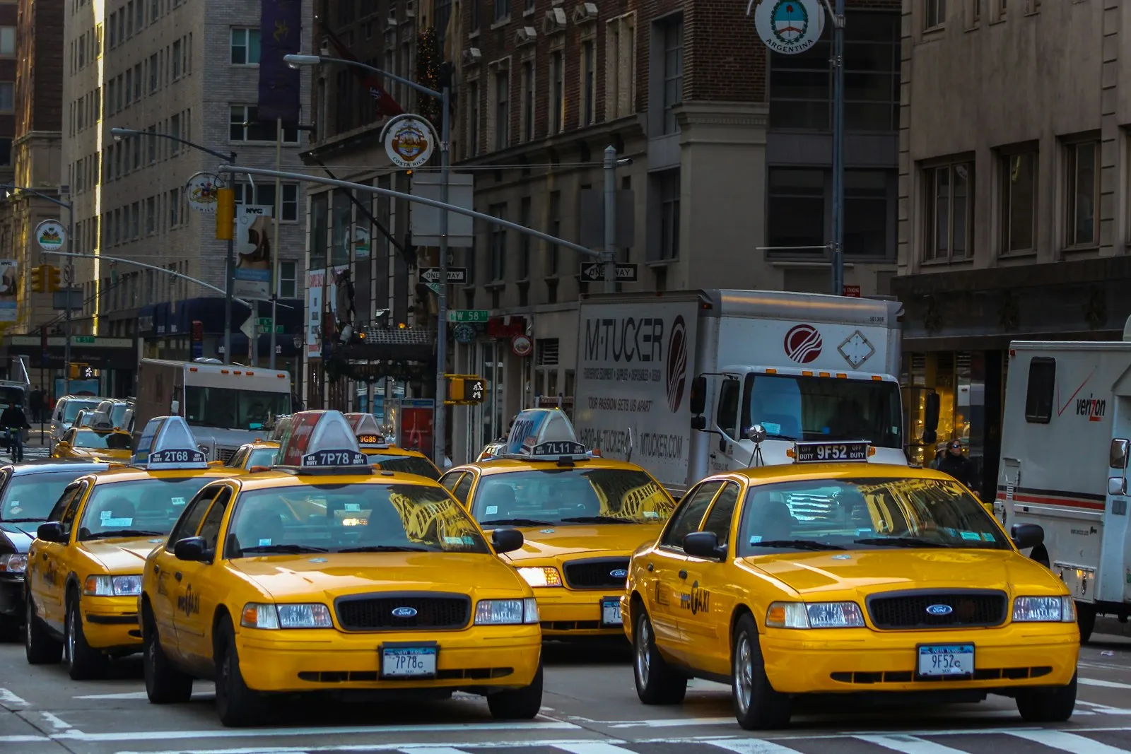 Taxi accident lawyer Springfield Gardens: a yellow taxi in city traffic