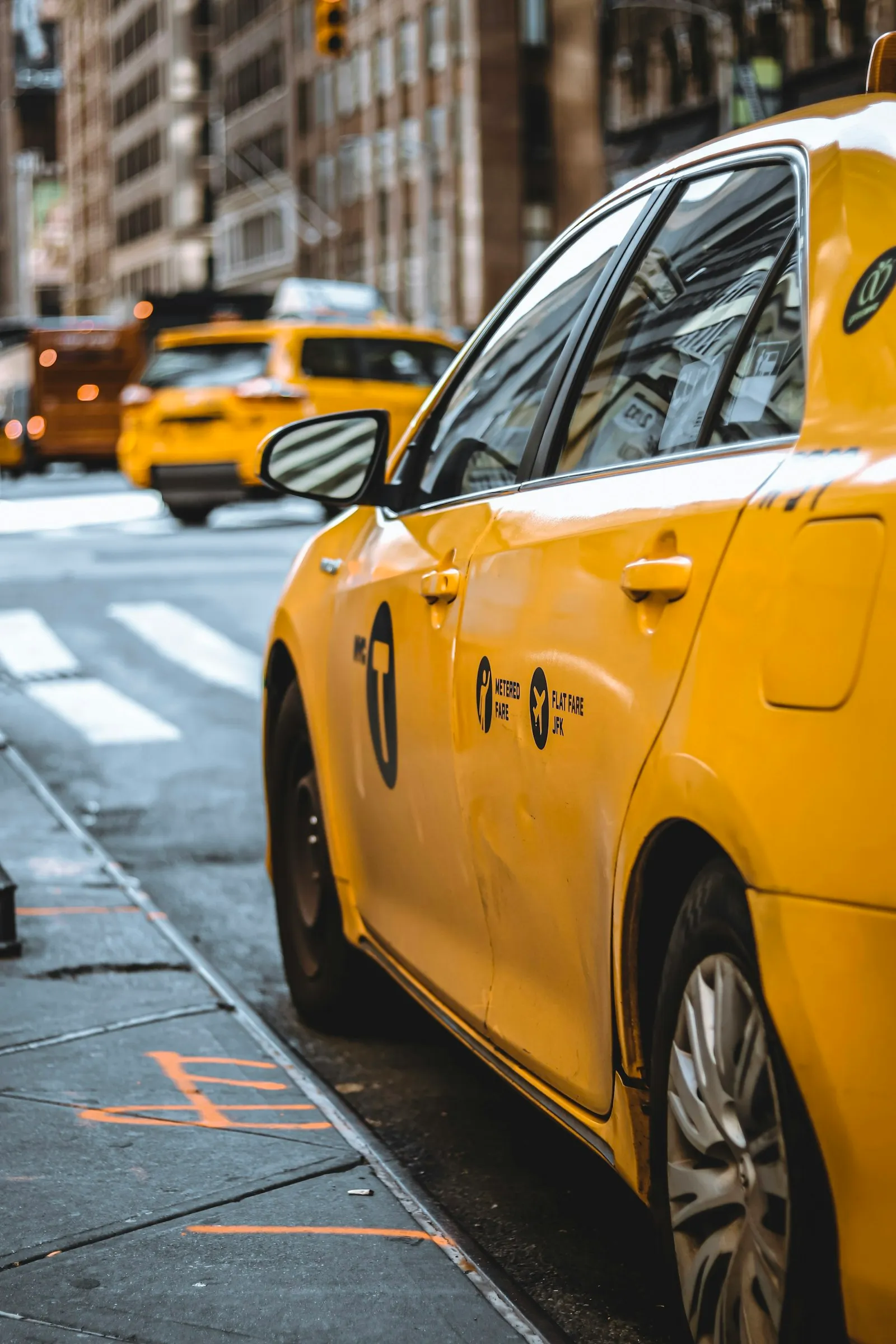 Taxi accident lawyer Valley Stream: a yellow taxi in city traffic