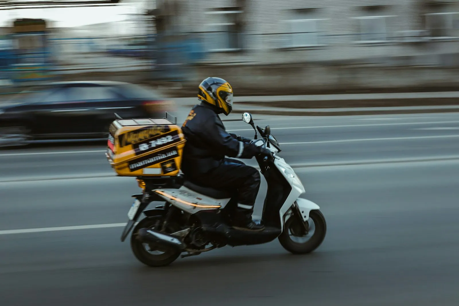 Delivery Driver Accident Lawyer in Bellerose – delivery rider on a scooter