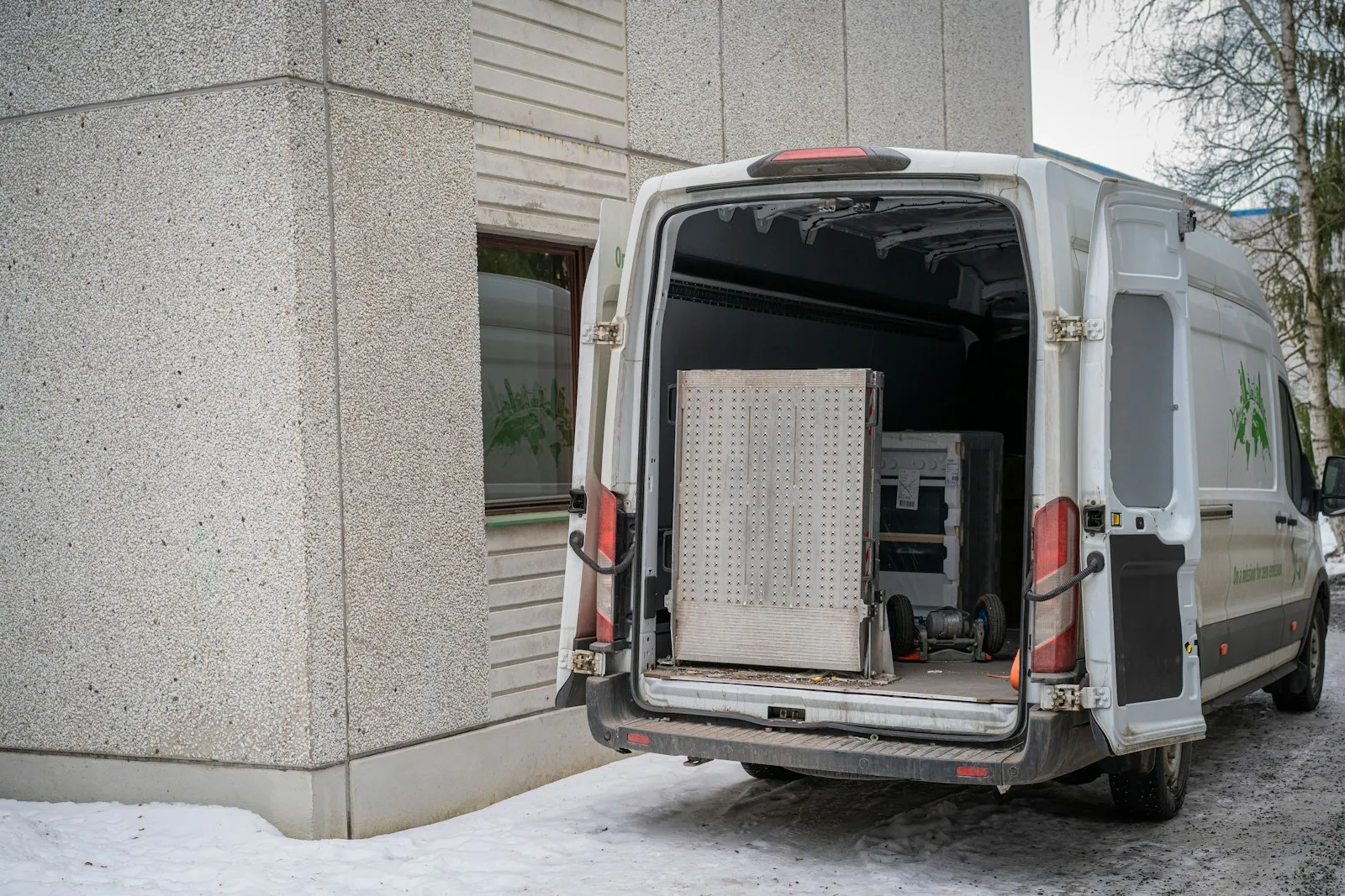 Delivery Truck Accident Lawyer in Bellerose: Following the Evidence