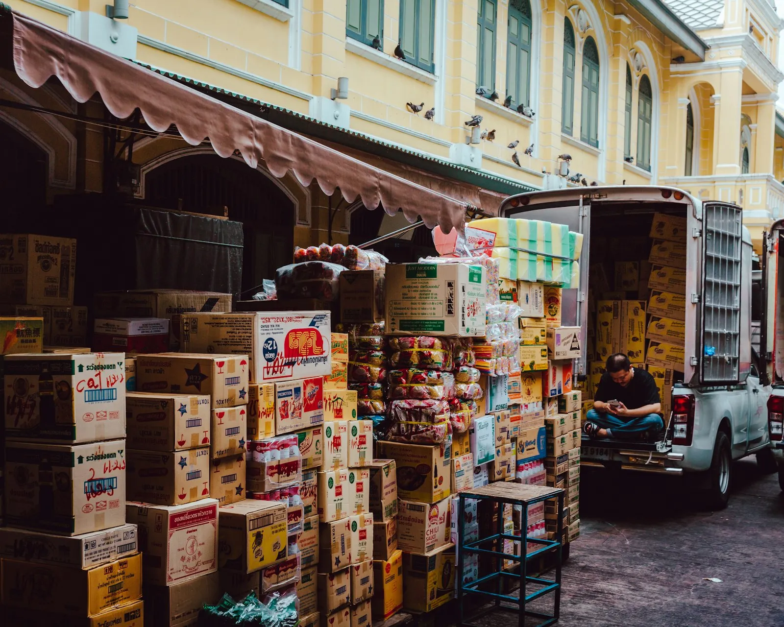 FedEx Truck Accident Lawyer in Bellerose – stacked cardboard shipping boxes