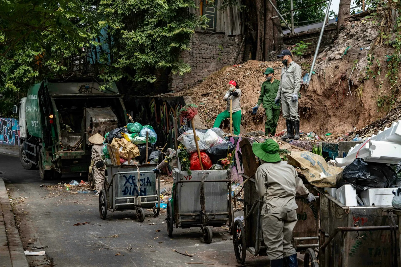 Garbage Truck Accident Lawyer in Bellerose – sanitation workers collecting trash