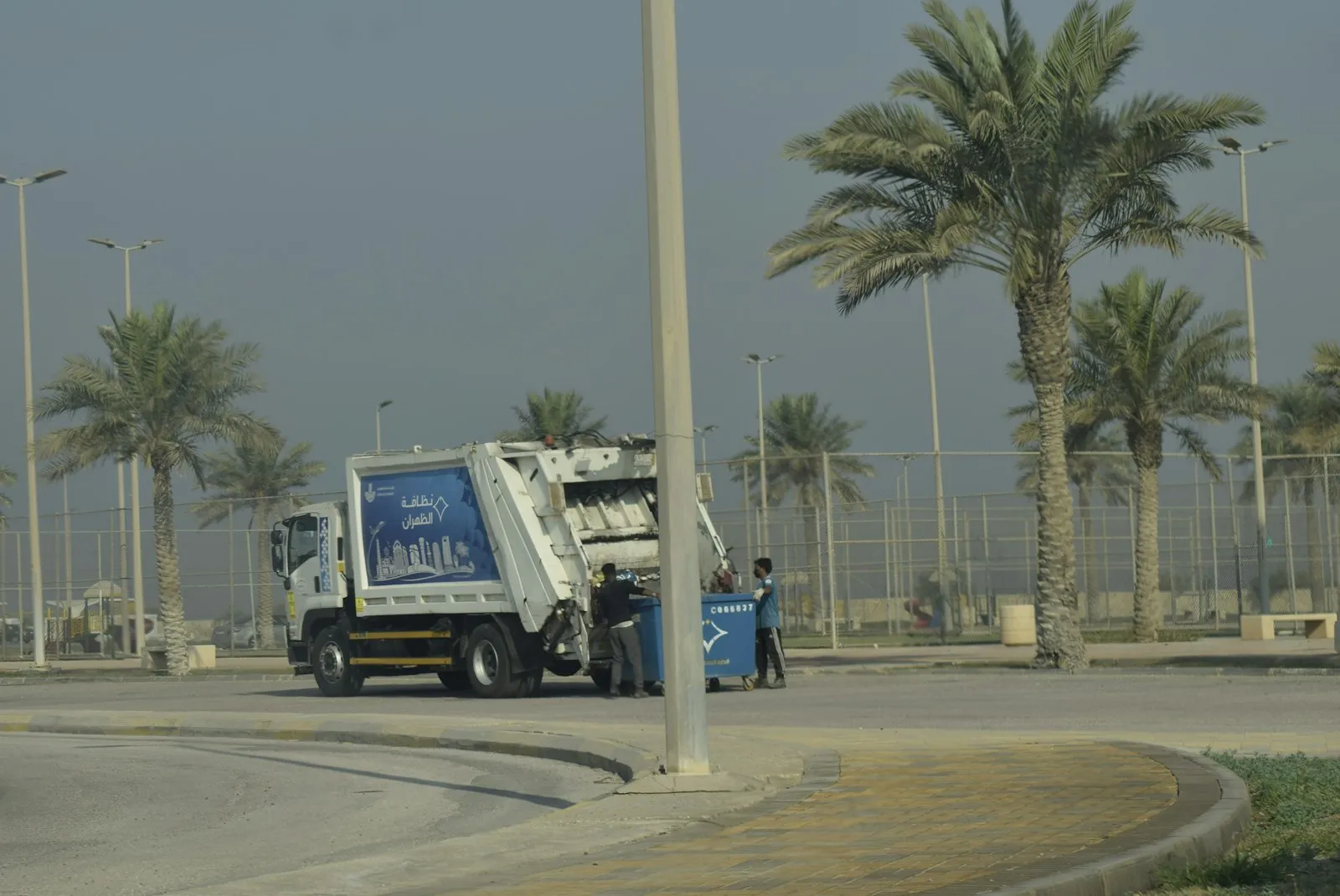 Garbage Truck Accident Lawyer in Bellerose – garbage truck with a sanitation worker