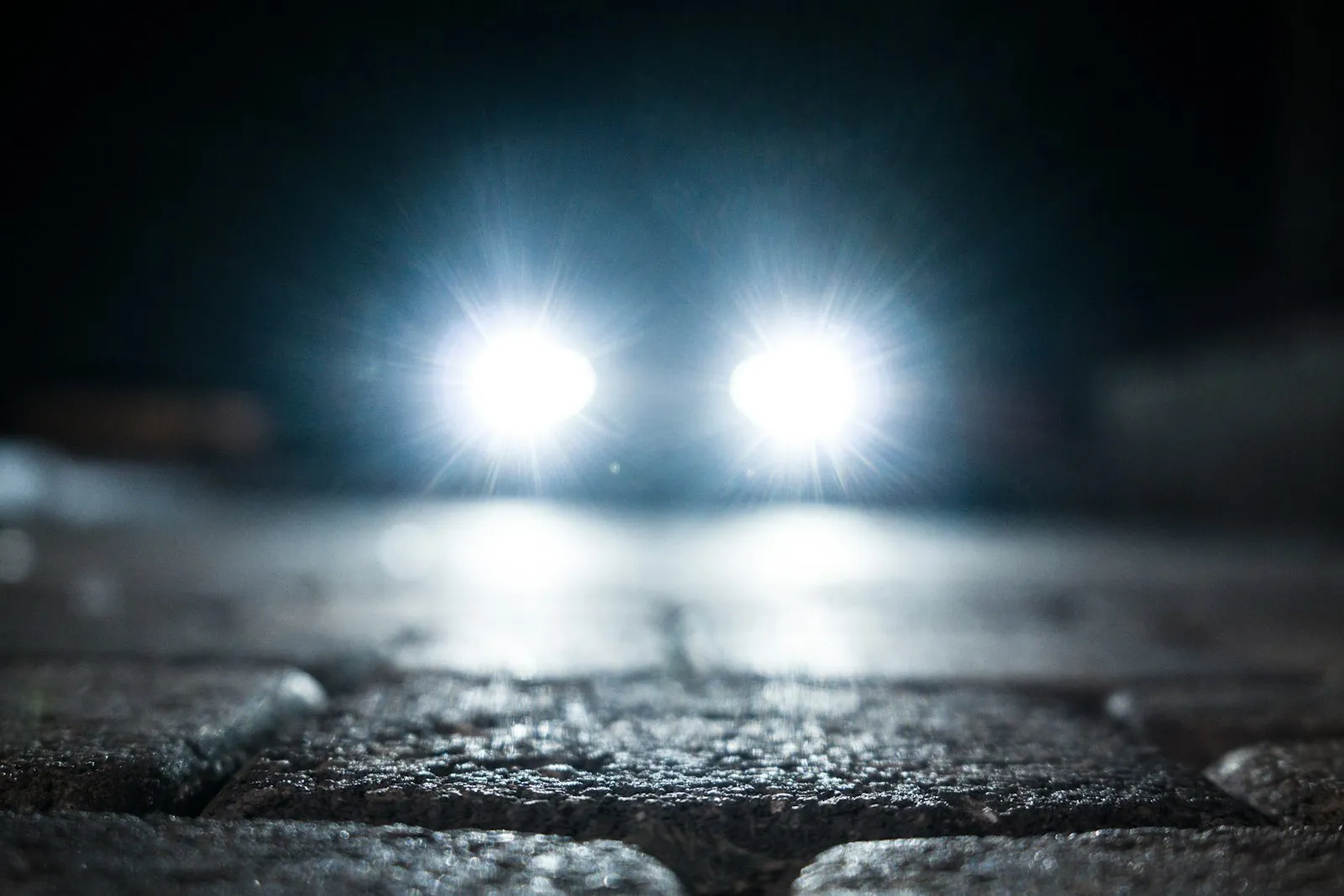 Head On Collision Lawyer in Bellerose – car headlight glowing