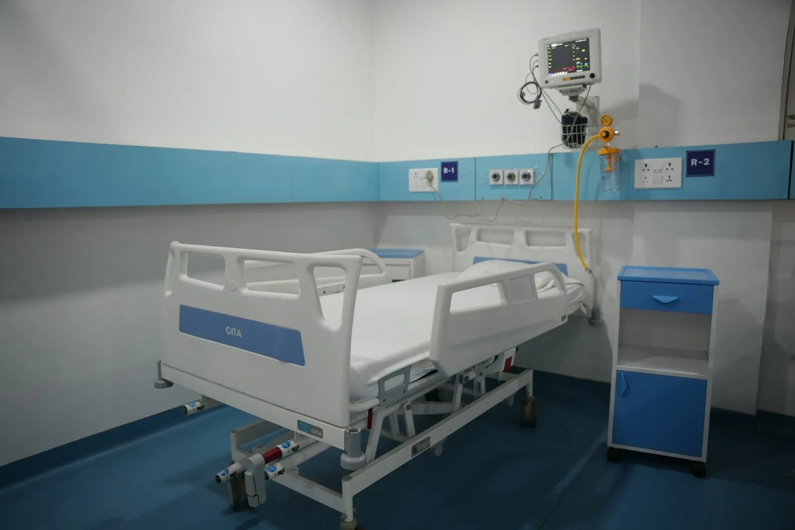 Highway Accident Lawyer in Bellerose – modern hospital room for recovery