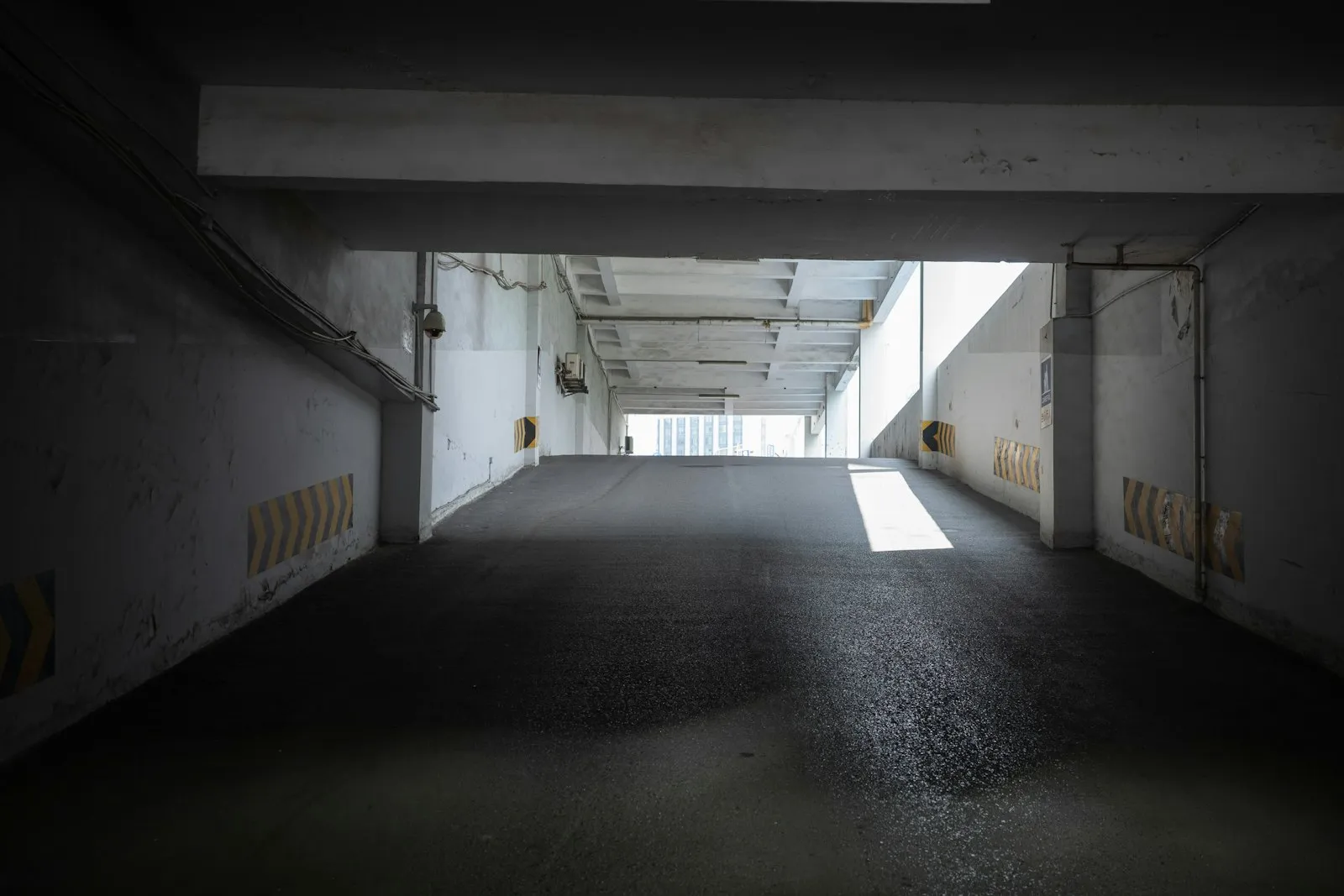Parking Garage Accident Lawyer in Bellerose – concrete parking garage ramp