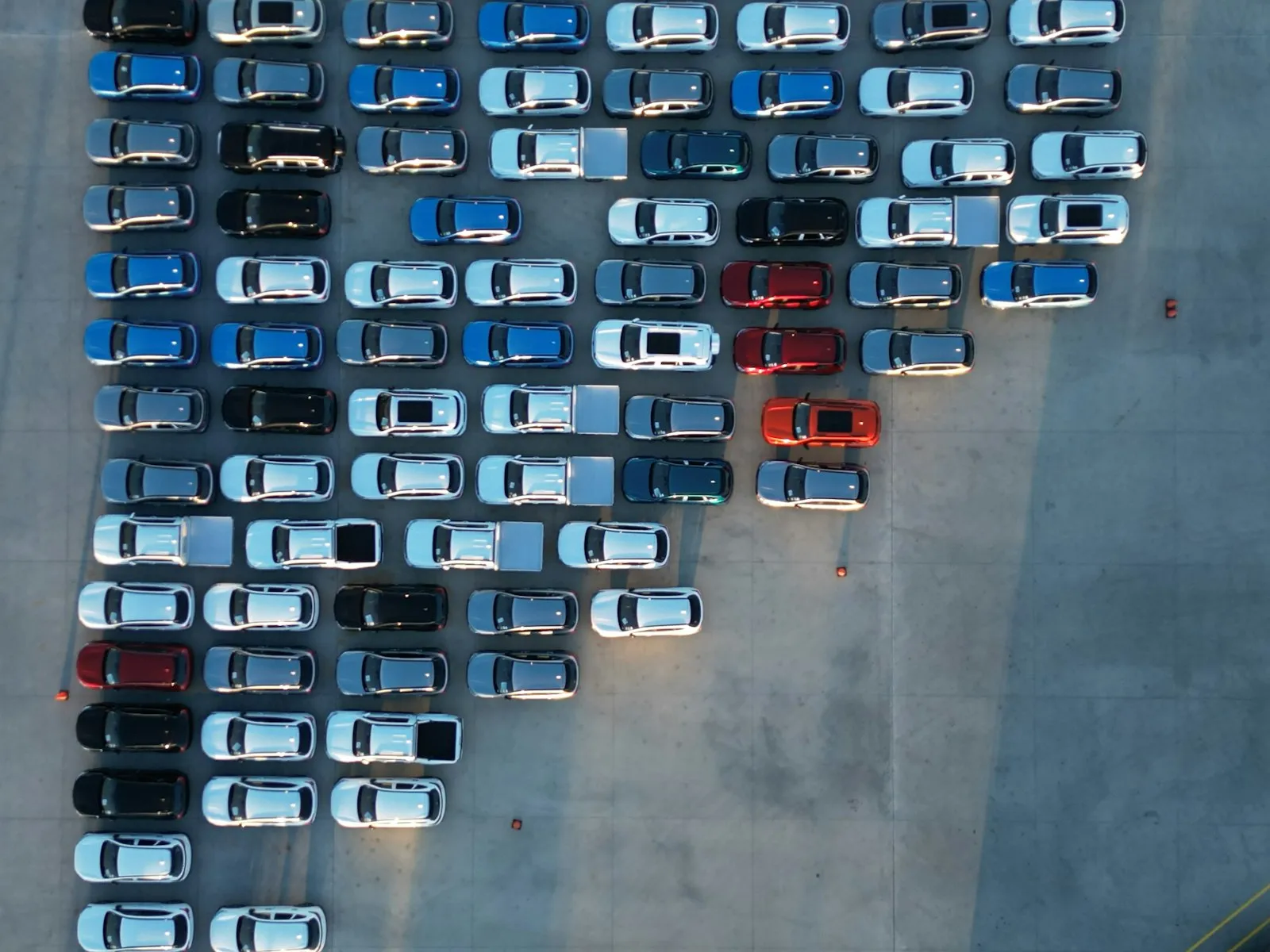 Parking Lot Accident Lawyer in Bellerose – rows of parked cars between lanes
