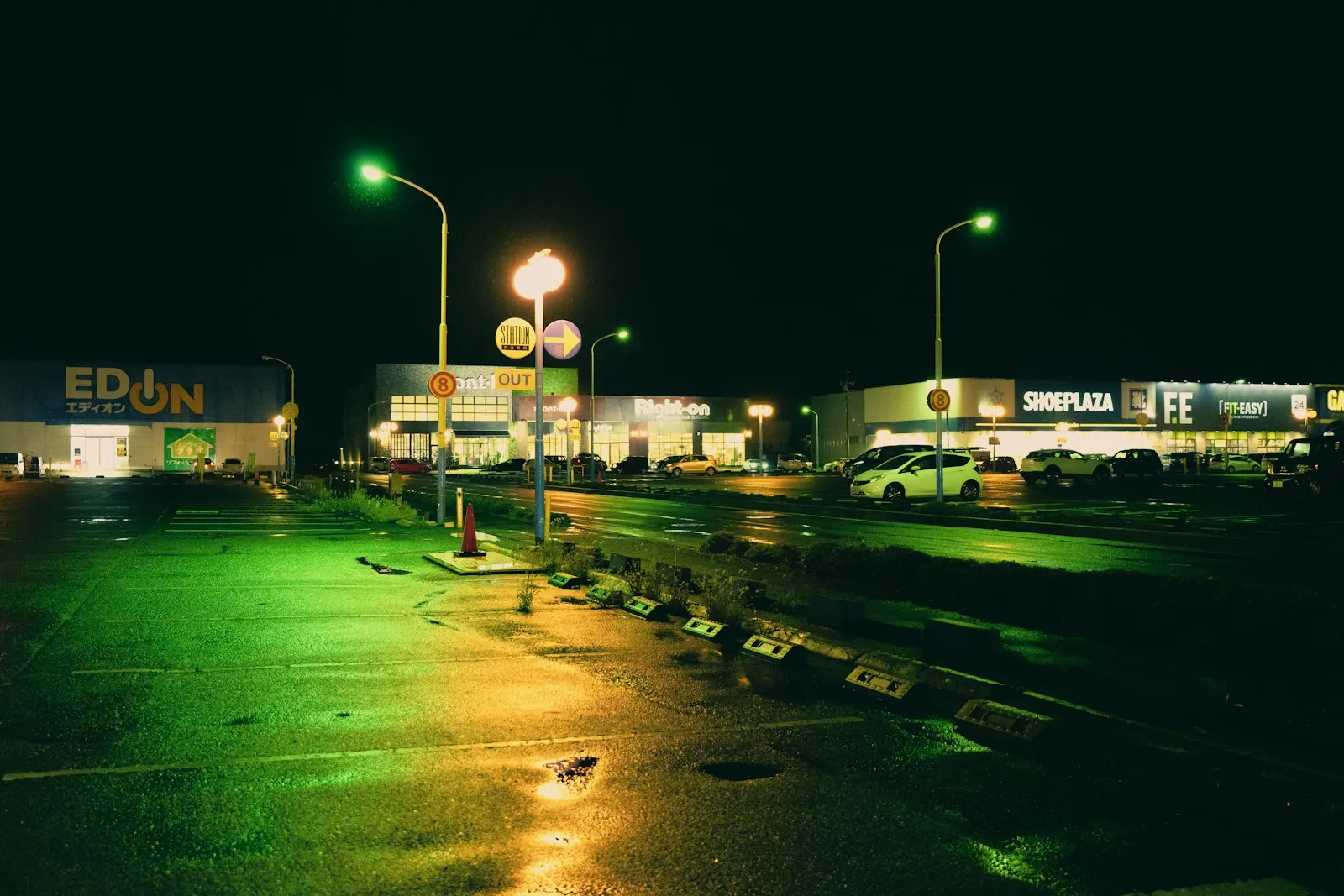 Parking Lot Accident Lawyer in Bellerose – parking lot at night under lights