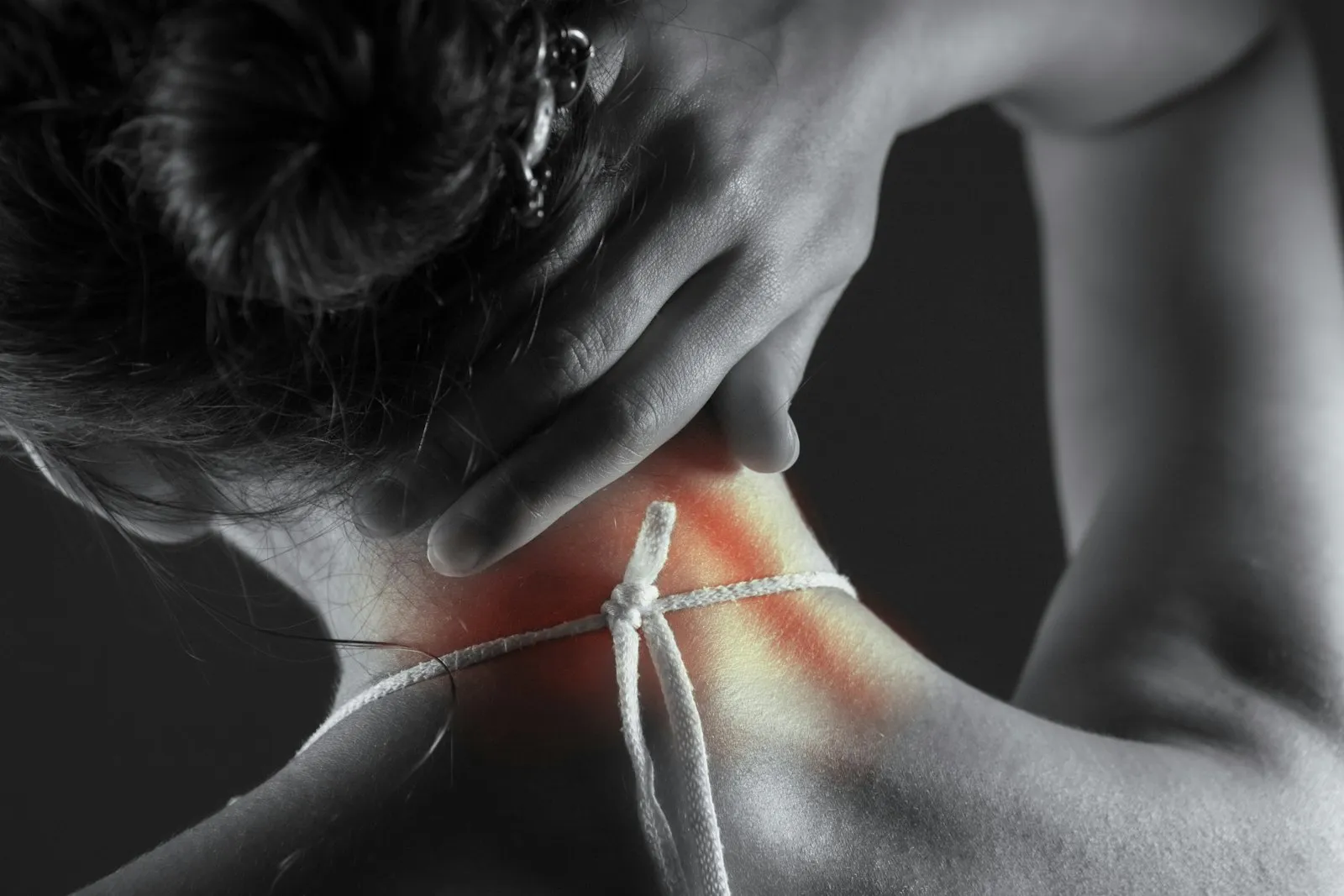 Rear End Collision Lawyer in Bellerose – woman’s neck with the injured area highlighted