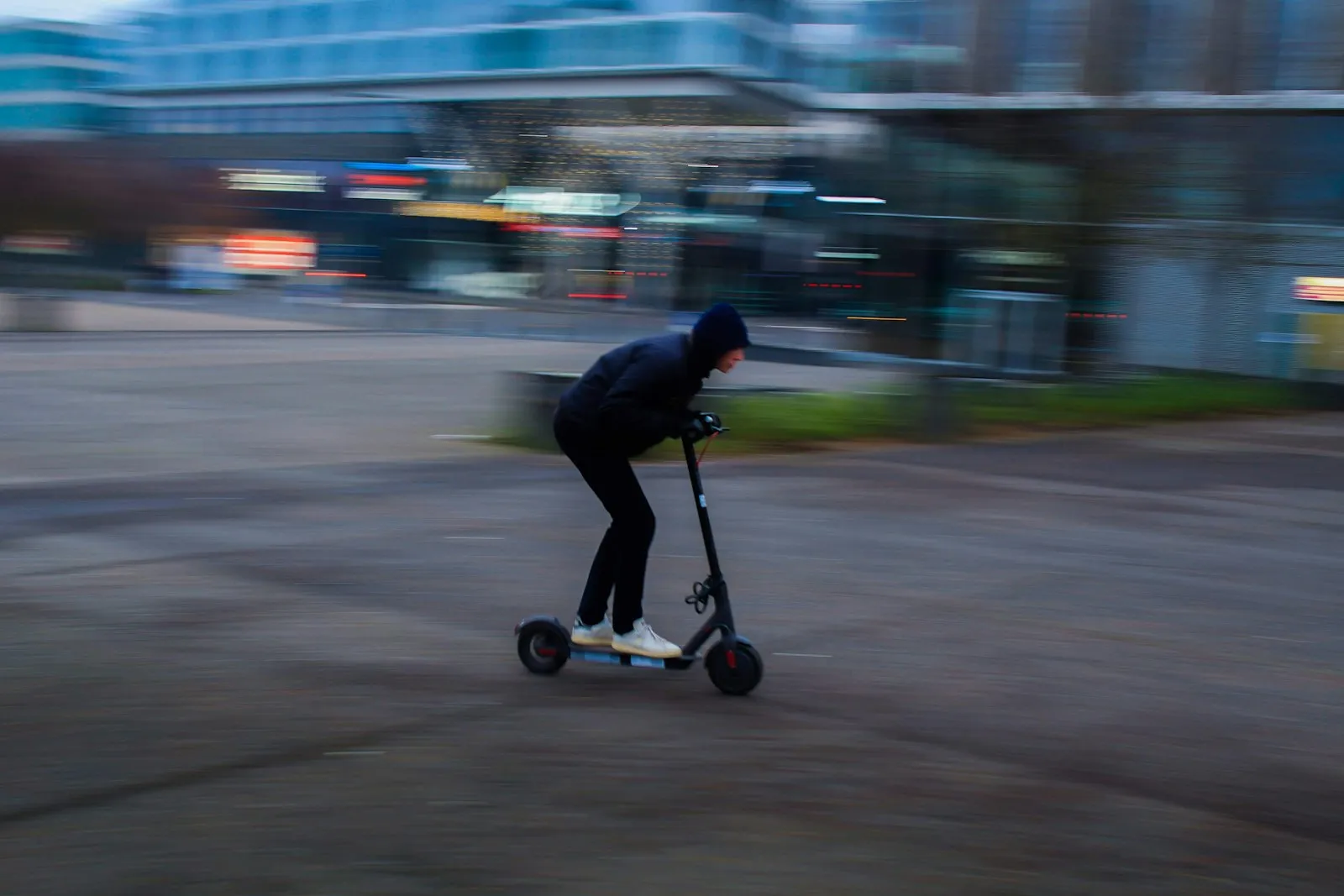 Scooter Accident Lawyer in Bellerose – rider on a kick scooter in traffic