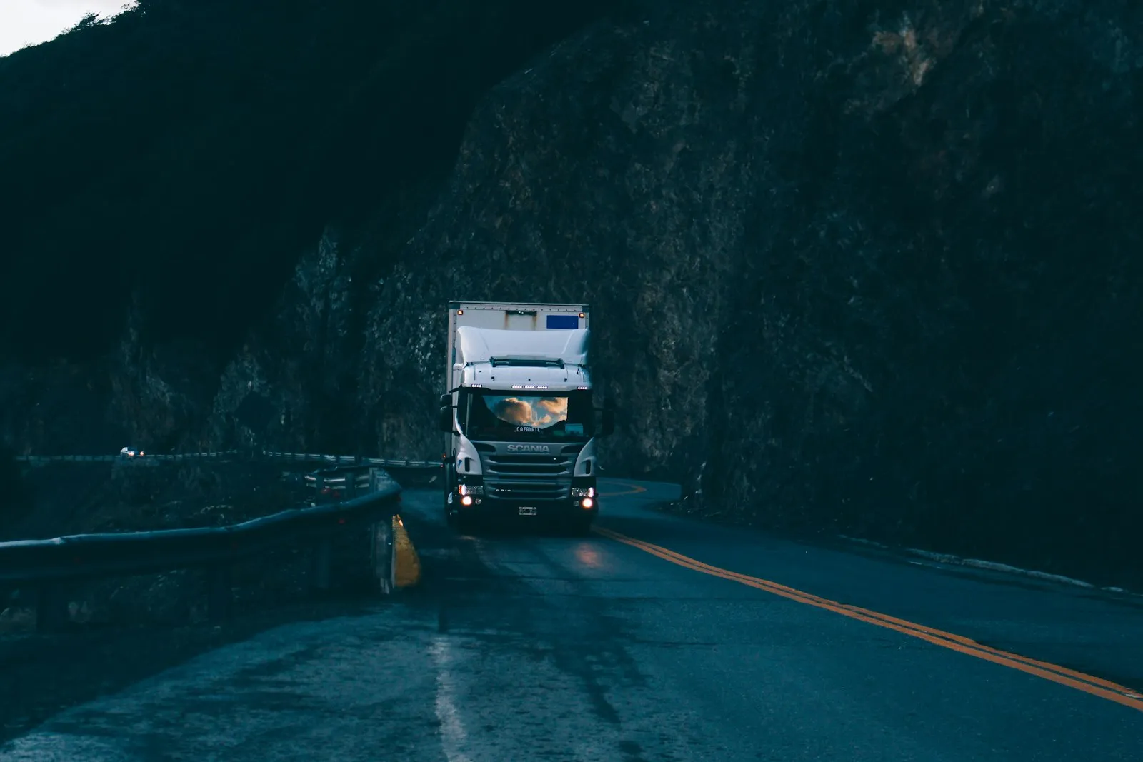 Semi Truck Accident Lawyer in Bellerose – trailer truck passing on a road