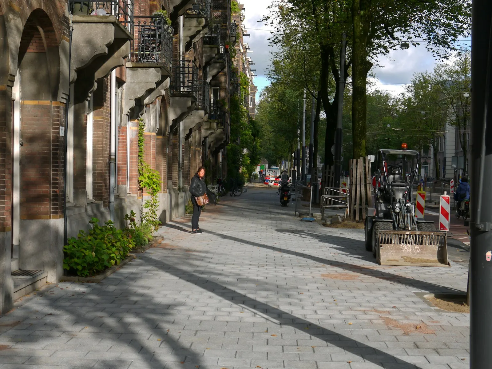 Sidewalk Accident Lawyer in Bellerose – pedestrian walking down a city street