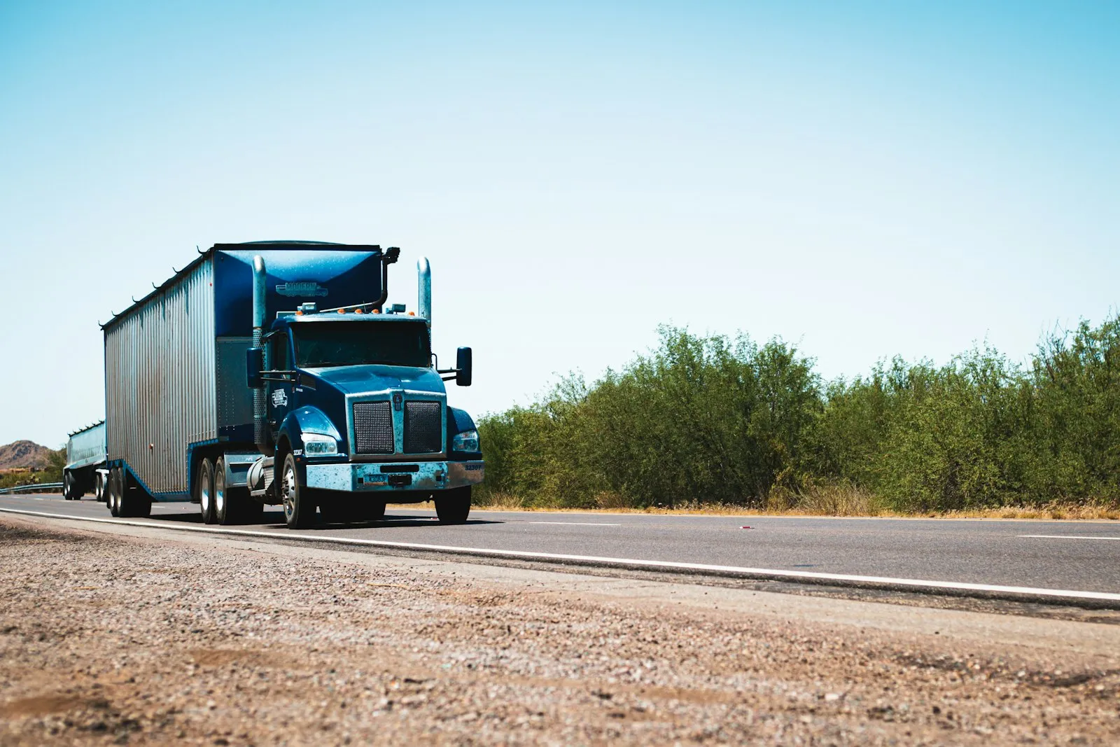 Tractor Trailer Accident Lawyer in Bellerose – semi truck traveling down the road