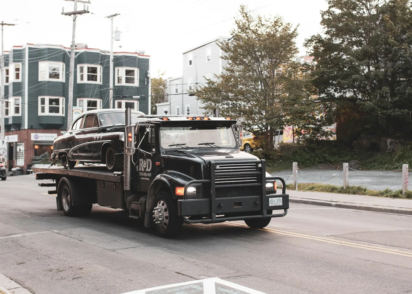 Truck Accident Lawyer in Bellerose – truck on the road during daytime