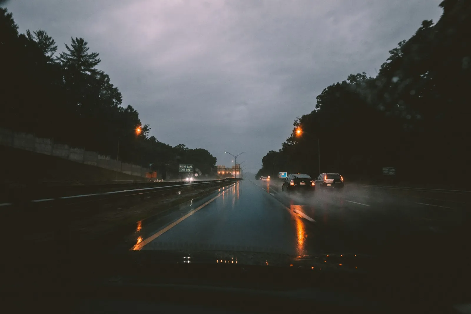 Truck Accident Lawyer in Bellerose – cars on a tree-lined road