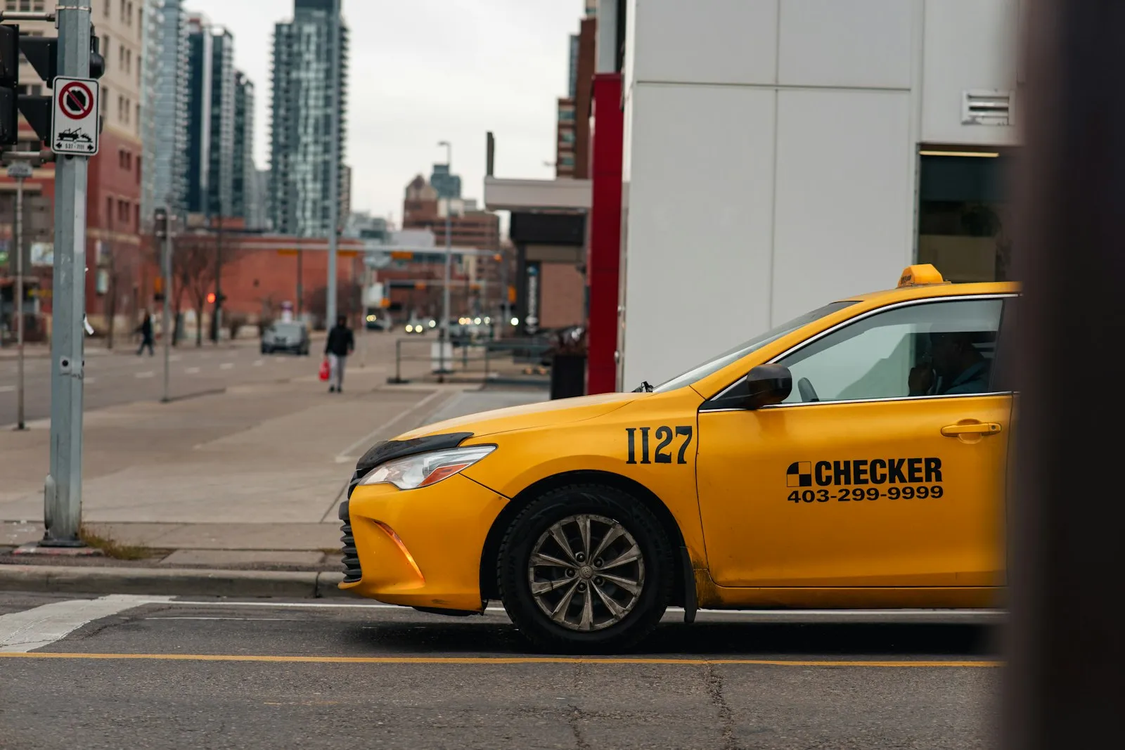 Yellow Cab Accident Lawyer in Bellerose – yellow cab driving down a city street