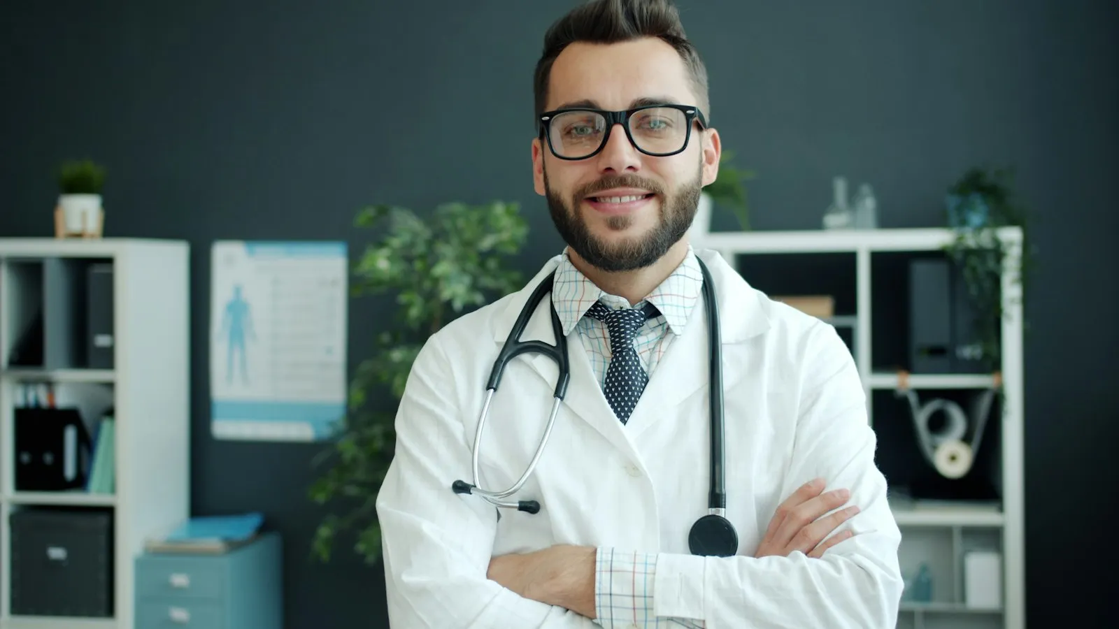Yellow Cab Accident Lawyer in Bellerose – doctor reviewing an injury